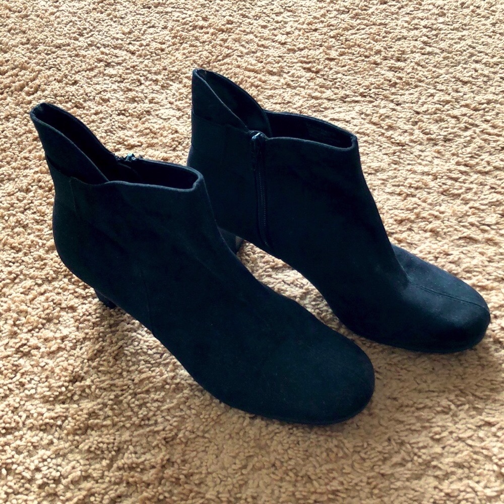 🌹🌹AEROSOLES Black Suede Ankle Boots - Sz 9